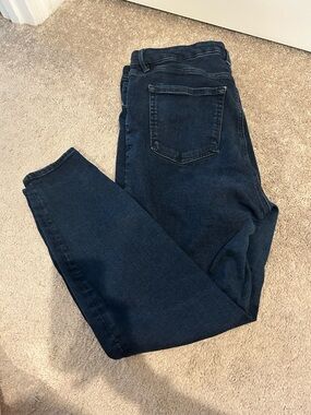 Good American Dark Indigo Jeans with Metal Button